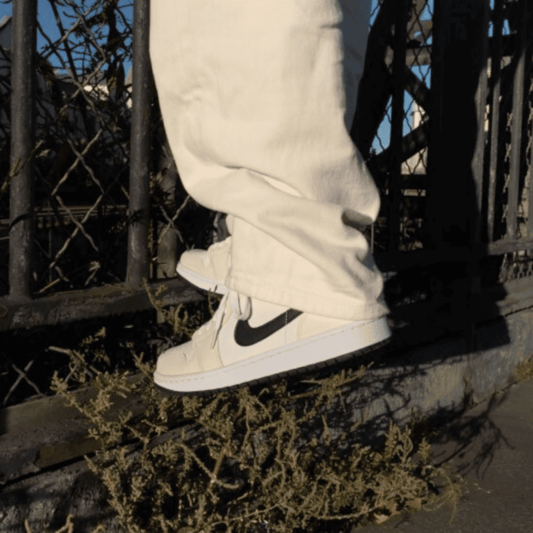 Giày Nike Wmns Air Jordan 1 Mid 'Coconut Milk' BQ6472-121 - Ảnh 3