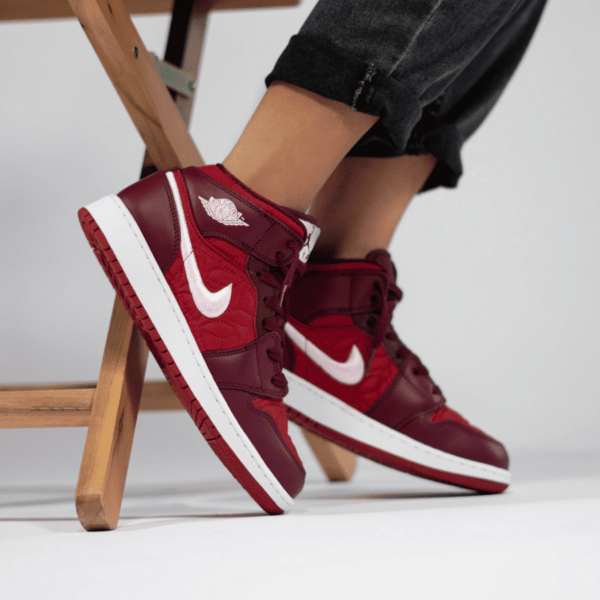Giày Nike Air Jordan 1 Mid SE GS 'Red Quilted' AV5174-600 - Ảnh 3