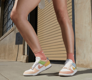 Giay Nike Dunk Low SE 'Sun Club' DQ0265-100