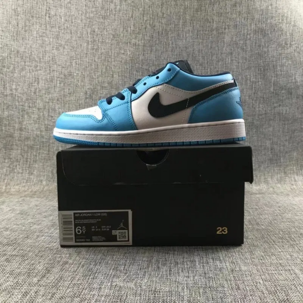 Giày Nike Air Jordan 1 Low GS 'UNC' 553560-144 - Ảnh 6