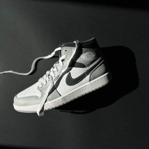 Giày Nike Air Jordan 1 Mid 'Light Smoke Grey' 554725-078 - Ảnh 6