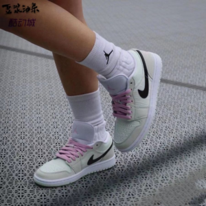 Alternative view of Giày Nike Air Jordan 1 Low SE 'Barely Green' CZ0776-300