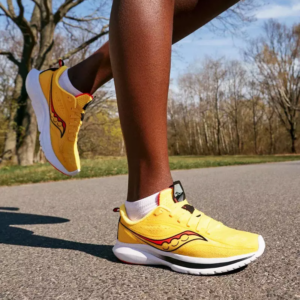 Alternative view of Giày Saucony Kinvara 13 'Goldvizi' S20723-16