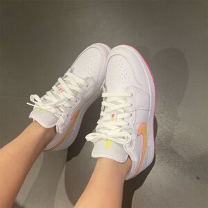 Alternative view of Giày Nike Air Jordan 1 Low GS 'Edge Glow' CV4610-100