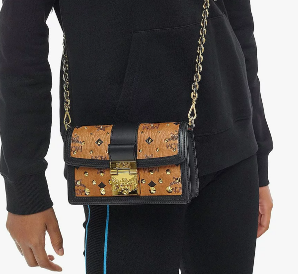 Túi MCM Gretl Crossbody in Gold Studded Visetos MWRCSVI01CO001 - Ảnh 6
