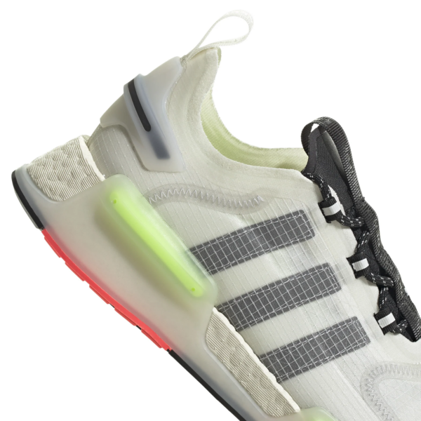 Giay Adidas NMD V3 'Crystal White Signal Green' GW3063