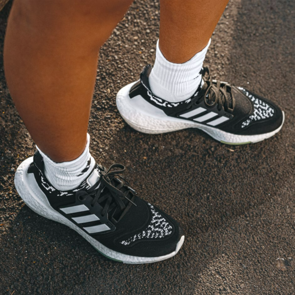 Giay Adidas UltraBoost 22 'Black White Almost Lime' GX8019