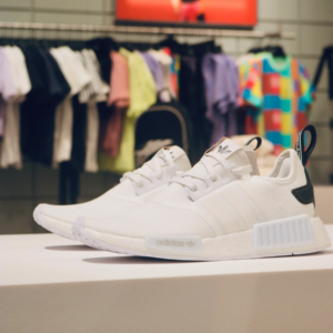 Giay Adidas NMD R1 'White Black' GY6067