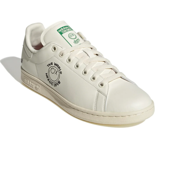 Giay Adidas Stan Smith x Andre Saraiva 'The World Needs Love' GZ2202
