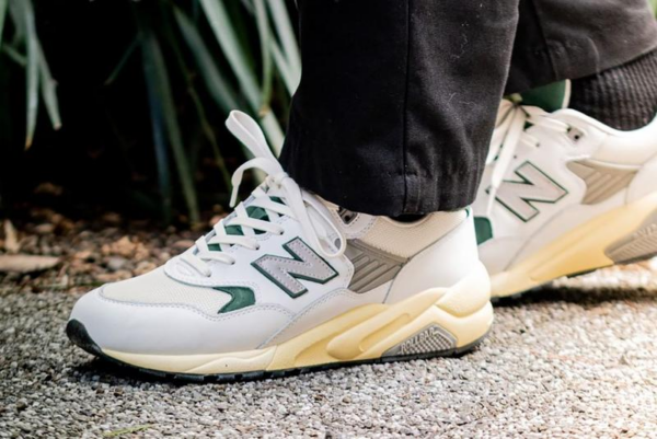 Giay New Balance 580 'White Nightwatch Green' MT580RCA