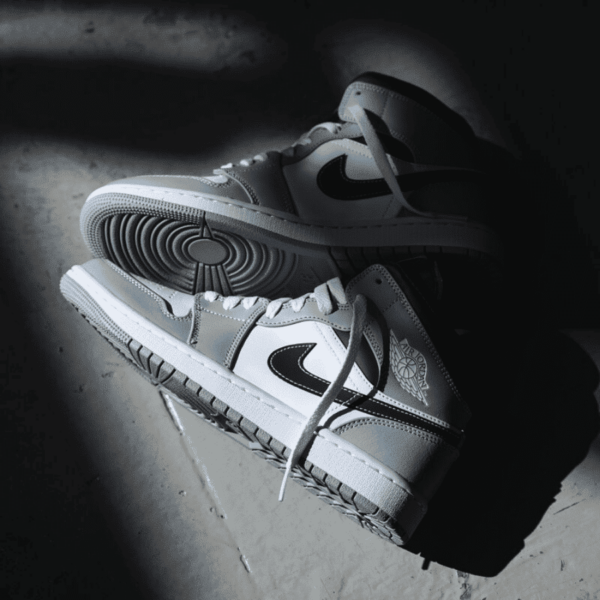 Giay Nike Air Jordan 1 Mid 'Light Smoke Grey' 554724-078