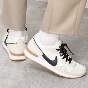 Giay Nike Venture Runner White Black DJ1998-100