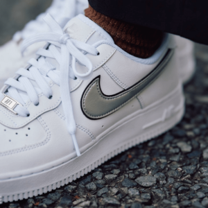Giay Nike Wmns Air Force 1 '07 Essential 'White Metallic Silver' DD1523-100