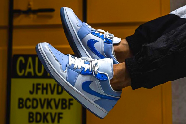 Giày Nike Air Jordan 1 Low SE 'Mighty Swooshers' DM5442-040 - Ảnh 3