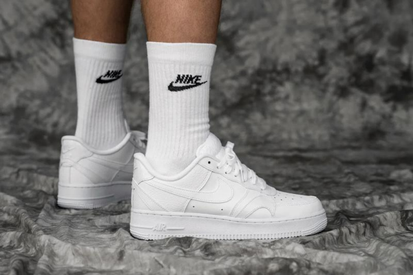 Giày Nike Air Force 1 '07 LV8 'Misplaced Swoosh Triple White' CK7214-100 - Ảnh 4