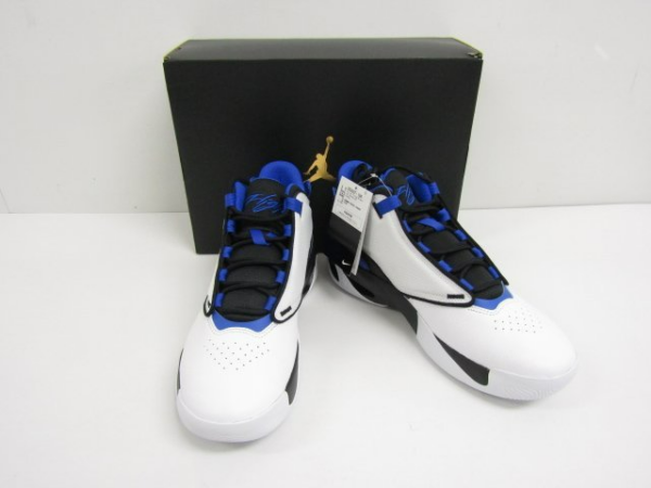 Giay Nike Jordan Max Aura 4 'White Hyper Royal' DN3687-104