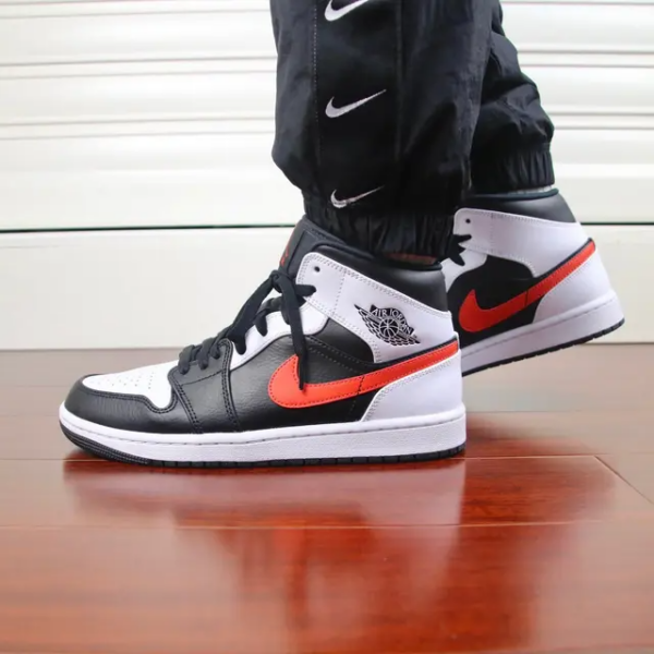 Giày Nike Air Jordan 1 Mid 'Chile Red' 554724-075 - Ảnh 5