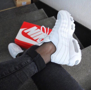 Alternative view of Giày Nike Wmns Air Max 95 'Triple White' 307960-108