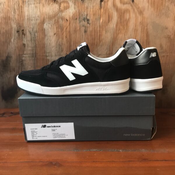 Giày New Balance 300 'Suede' CRT300BW - Ảnh 3
