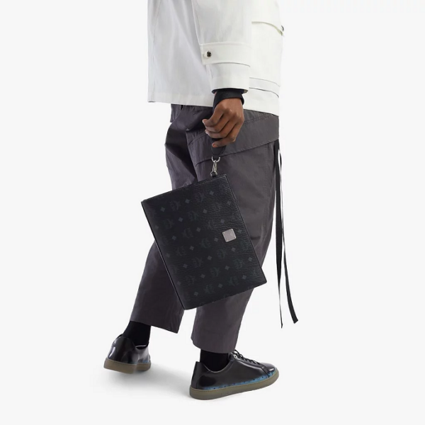 Túi MCM Standing Wristlet Zip Pouch in Visetos Original MXZBSVI14BK001 - Ảnh 3