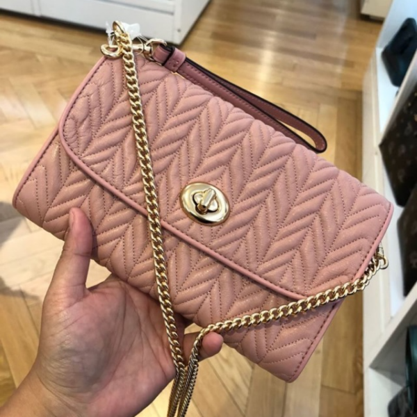 VÍ Coach Chain Crossbody With Quilting Pink Petal 76823 - Ảnh 2