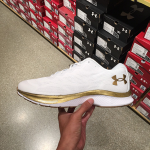 Alternative view of Giày Under Armour Charged Bandit 6 'White Metalic Gold Luster' 3023019-102