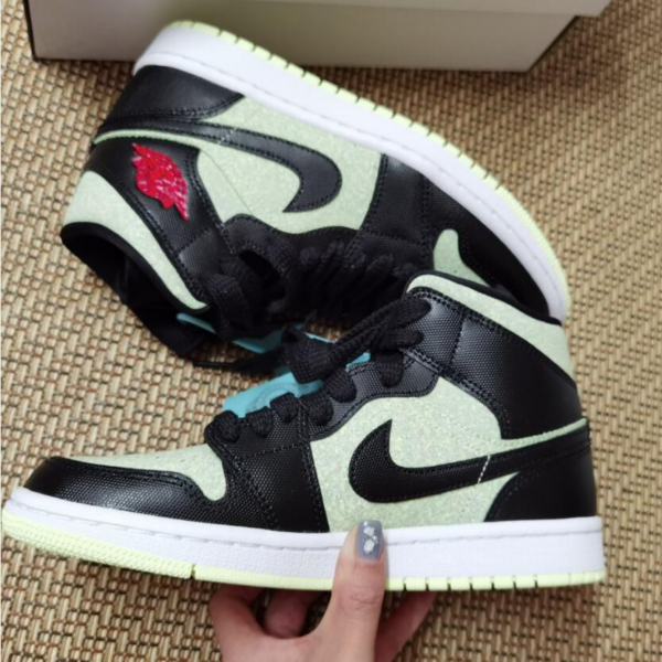 Giày Nike Wmns Air Jordan 1 Mid SE 'Black Barely Volt' CV5276-003 - Ảnh 2
