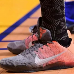 Alternative view of Giày Nike Kobe 11 GS 'Easter' 822945-078