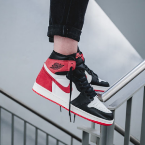 Alternative view of Giày Nike Air Jordan 1 Retro High OG GS 'Track Red' 575441-112