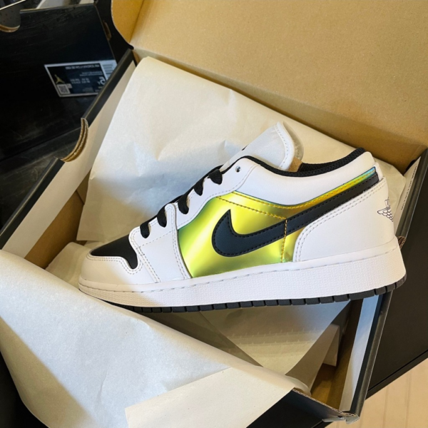 Giày Nike Air Jordan 1 Low SE GS 'Color-Shifting' CV9844-109 - Ảnh 4