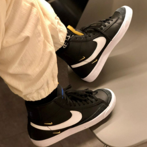 Alternative view of Giày Nike Wmns Blazer Mid '77 SE 'Sisterhood Metallic Gold' CZ4627-001