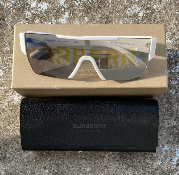 Kính Burberry Sunglasses 4291-3007H-140 - Ảnh 2