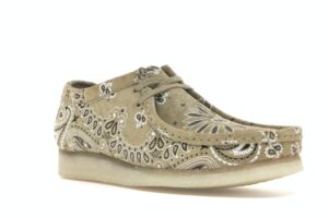 Giay Clarks x Supreme Wallabee 'Bandana Khaki' 261-42398