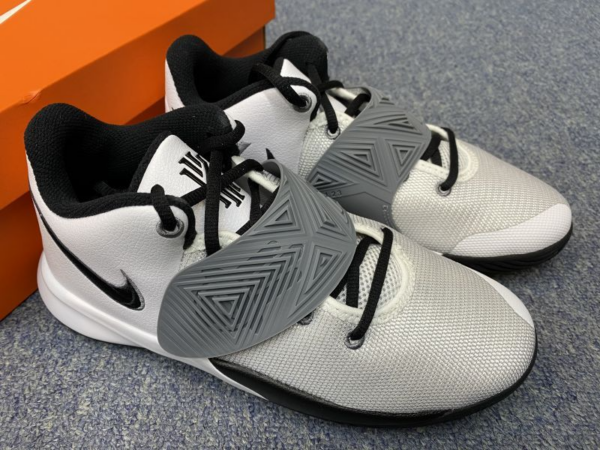 Giày Nike Kyrie Flytrap 3 GS 'White Black' BQ5620-102 - Ảnh 4