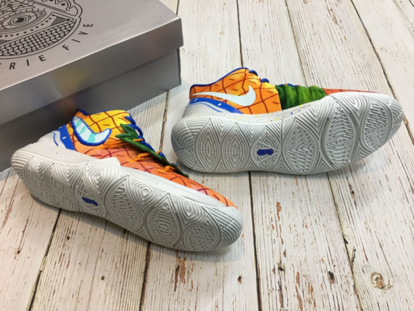 Giày Nike SpongeBob SquarePants x Kyrie 5 GS 'Pineapple House' CJ7227-800 - Ảnh 2