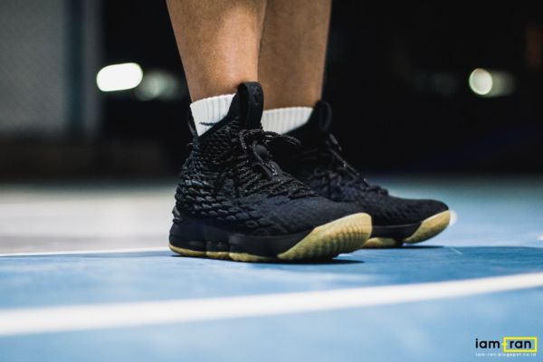 Giày Nike LeBron 15 'Black Gum' 897648-001 - Ảnh 9