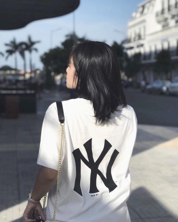 Áo MLB Popcorn Big Logo Short Sleeve T Shirt New York Yankees White 31TS03031-50W - Ảnh 3