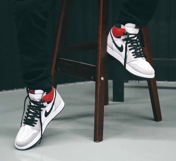 Giày Nike Air Jordan 1 Retro High OG 'Light Smoke Grey' 555088-126 - Ảnh 4