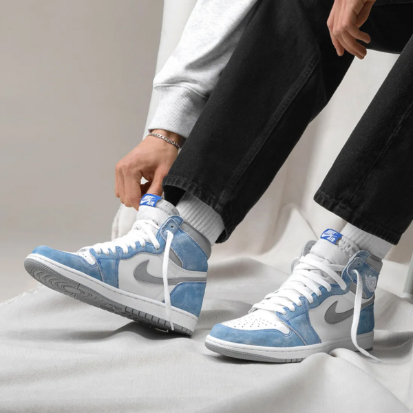 Giày Nike Air Jordan 1 Retro High OG 'Hyper Royal' 555088-402 - Ảnh 2
