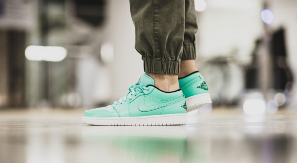 Giày Nike Air Jordan 1 Retro Low 'Hyper Turquoise' 553558-304 - Ảnh 2
