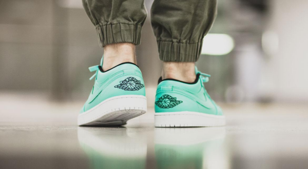 Giày Nike Air Jordan 1 Retro Low 'Hyper Turquoise' 553558-304 - Ảnh 3
