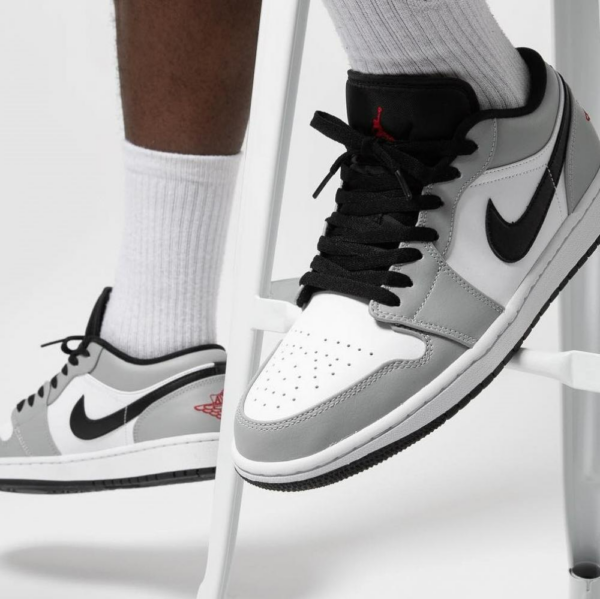Giày Nike Air Jordan 1 Low GS 'Light Smoke Grey' 553560-030 - Ảnh 3