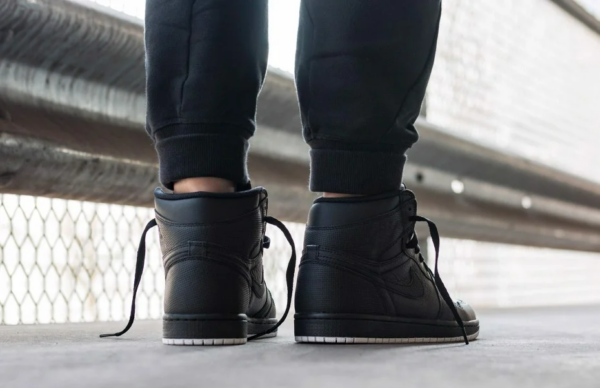 Giày Nike Air Jordan 1 Retro High OG 'Perforated' 575441-002 - Ảnh 4