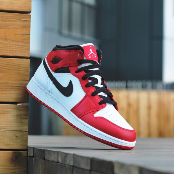 Giày Nike Air Jordan 1 Mid GS 'Chicago' 554725-173 - Ảnh 4