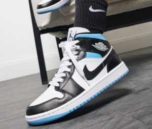 Alternative view of Giày Nike Wmns Air Jordan 1 Mid 'University Blue' BQ6472-102