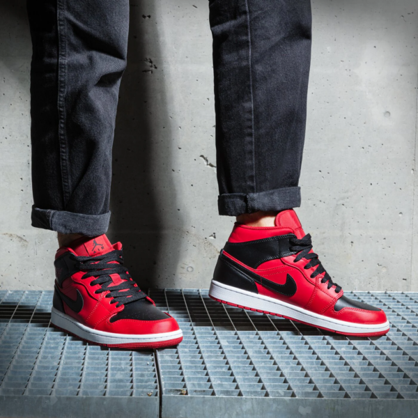 Giày Nike Air Jordan 1 Mid 'Reverse Bred' 554724-660 - Ảnh 6