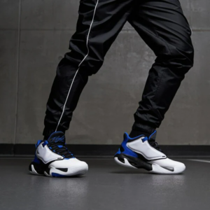 Giay Nike Jordan Max Aura 4 'White Hyper Royal' DN3687-104