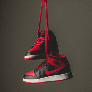 Giay Nike Air Jordan 1 Mid GS 'Alternate Bred' DQ8423-060