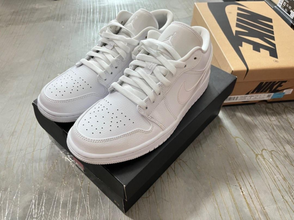 Giày Nike Air Jordan 1 Low 'Triple White' 553558-126 - Ảnh 6