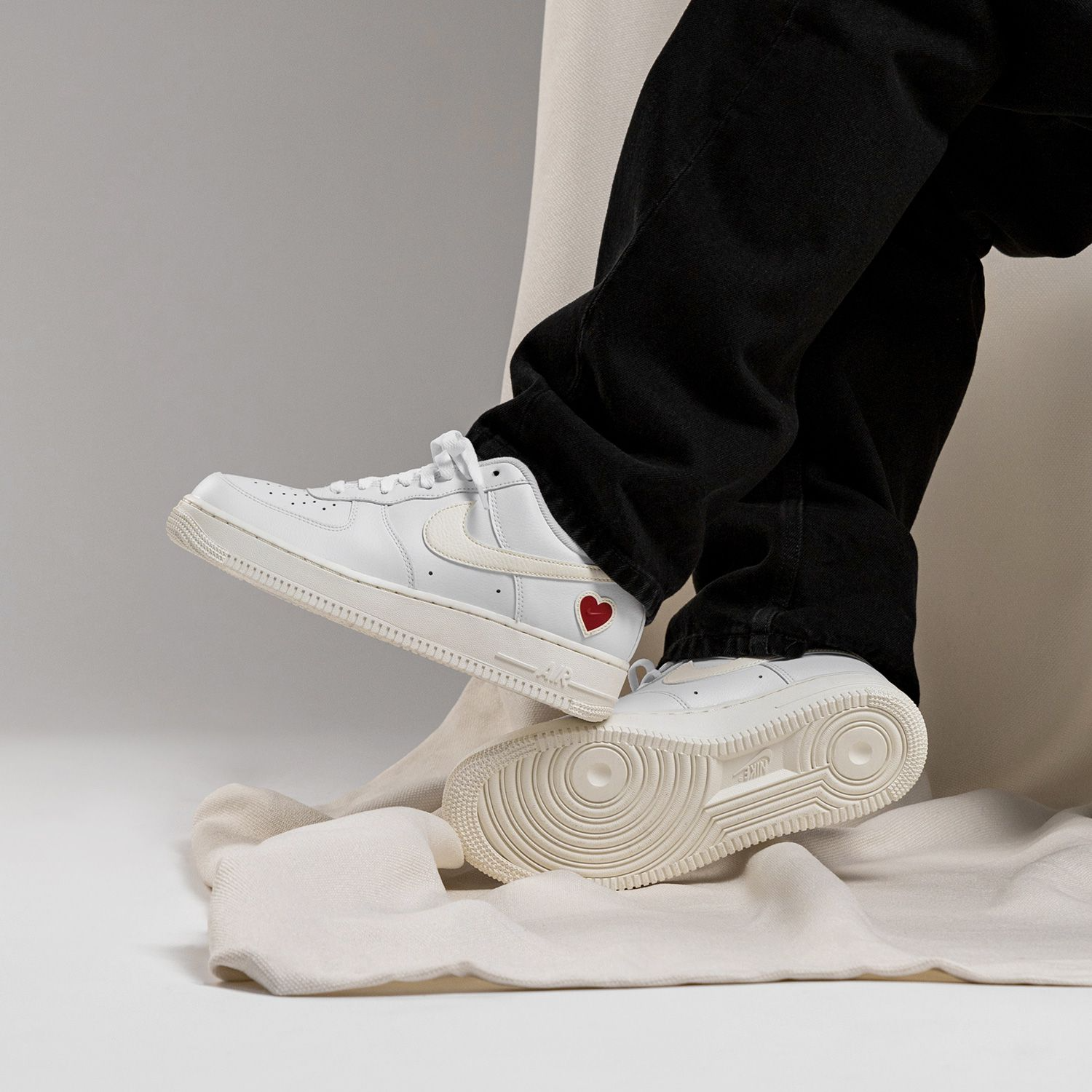 Giày Nike Air Force 1 Low 'Valentine's Day' DD7117-100 - Ảnh 2